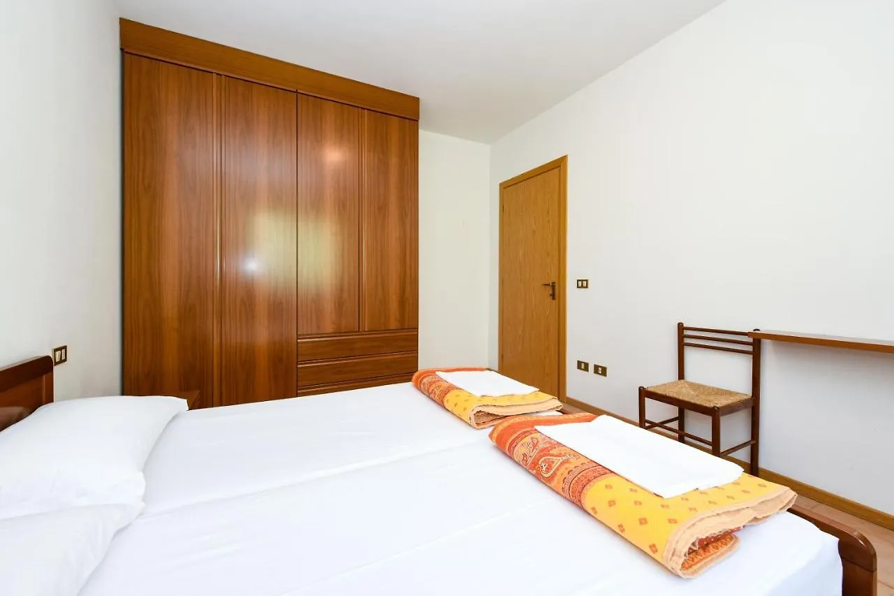 Residence Altogarda Tremosine Italy